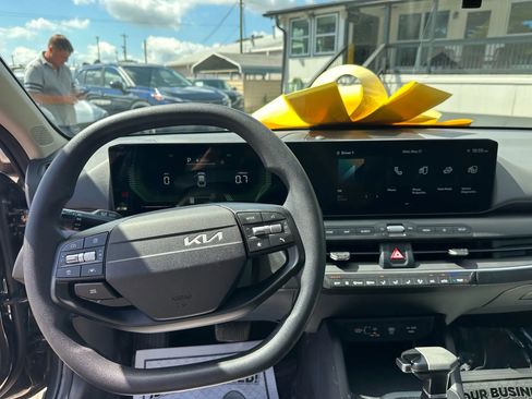 Used 2025 Kia K4 image 25