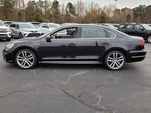 Used 2017 Volkswagen Passat 1.8T R-Line w/ R-Line Lighting Package image 4