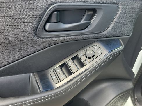 Used 2022 Nissan Rogue S image 19