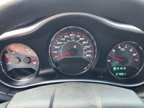 Used 2014 Dodge Avenger SE FWD image 16