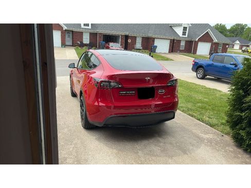 Used 2023 Tesla Model Y Long Range AWD/4WD image 3