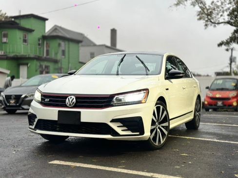 Used 2018 Volkswagen Passat 3.6 FWD image 1