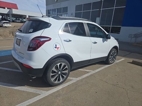 Used 2021 Buick Encore Preferred image 8