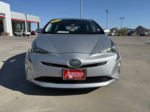 Used 2017 Toyota Prius Three Touring FWD image 2