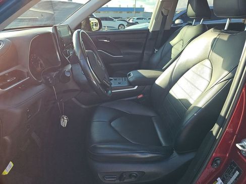 Used 2020 Toyota Highlander XLE image 10