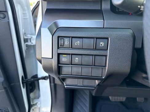 Used 2025 Toyota 4Runner SR5 AWD/4WD image 27