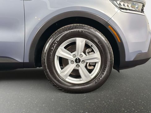 Used 2023 Kia Sorento LX FWD image 3