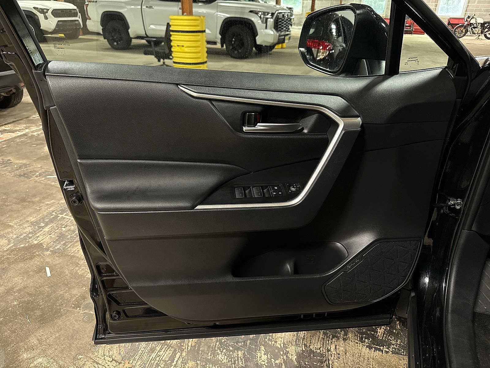 Certified 2025 Toyota RAV4 XLE AWD/4WD image 29