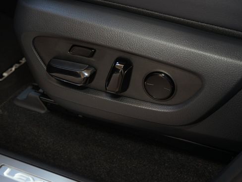 Used 2025 Lexus GX 550 w/ Cold Area Package image 30