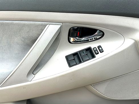 Used 2008 Toyota Camry LE FWD image 7