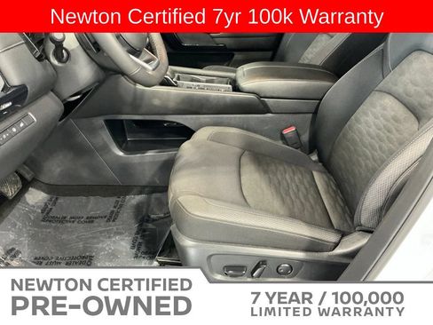 Used 2025 Nissan Pathfinder SV FWD image 15