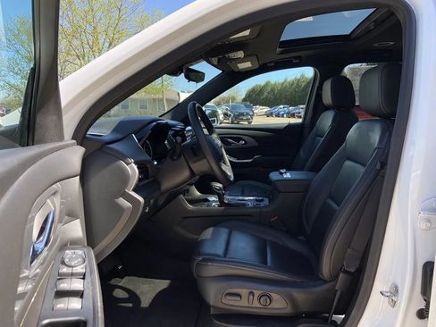 Used 2023 Chevrolet Traverse LT w/ LT Premium Package AWD/4WD image 13