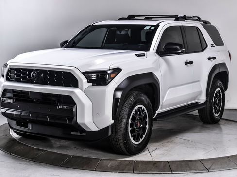 Used 2025 Toyota 4Runner TRD Off-Road Premium AWD/4WD image 2