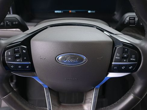 Used 2022 Ford Explorer Platinum w/ Equipment Group 601A AWD/4WD image 17