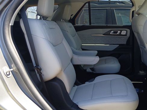 Used 2025 Ford Explorer Platinum w/ Ultimate Package RWD image 15