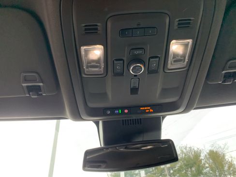 Used 2023 GMC Yukon SLT w/ SLT Luxury Package image 23