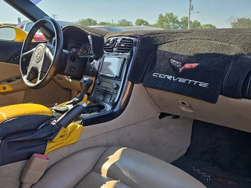 Used 2005 Chevrolet Corvette Coupe w/ Preferred Equipment Group RWD image 34