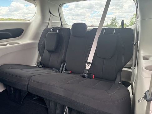Used 2023 Chrysler Voyager LX FWD image 10
