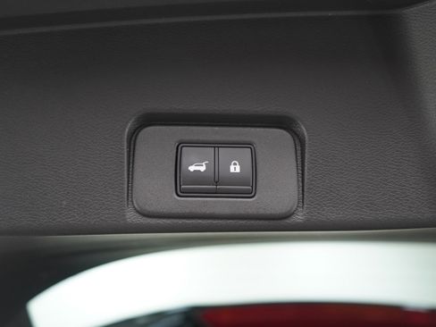 Used 2022 Nissan Rogue SV w/ SV Premium Package image 19