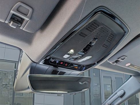 New 2026 Cadillac Optiq Luxury 1 image 28