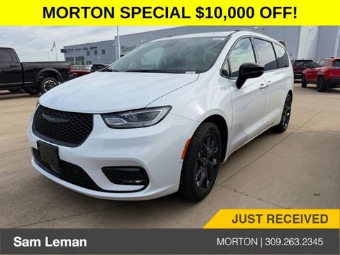 New 2026 Chrysler Pacifica Limited w/ S Appearance Package image 3