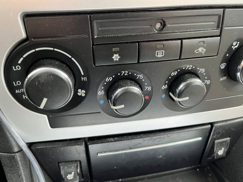 Used 2005 Chrysler 300 C w/ Navigation & Sound Group II RWD image 16