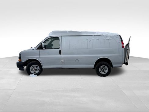 Used 2020 GMC Savana 3500 w/ Driver Convenience Package image 4