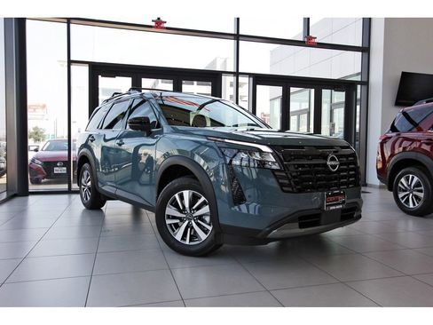 New 2026 Nissan Pathfinder SL image 1