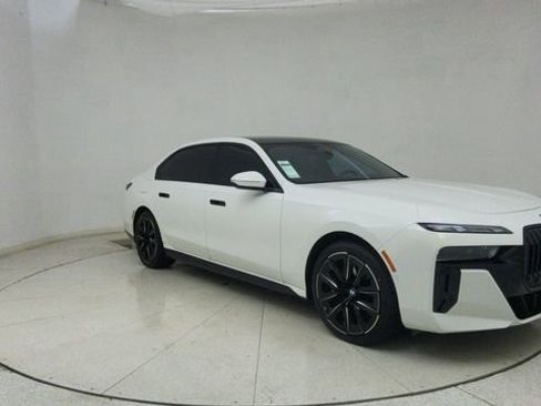 Used 2023 BMW 740i w/ Executive Package image 70