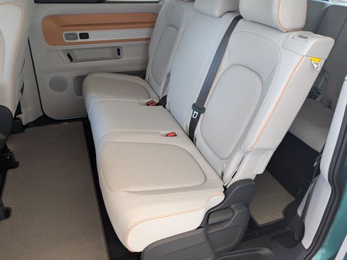 Used 2025 Volkswagen ID. Buzz Pro S Plus RWD image 17