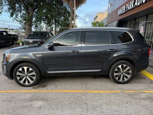 Used 2020 Kia Telluride EX w/ EX Premium Package FWD image 4
