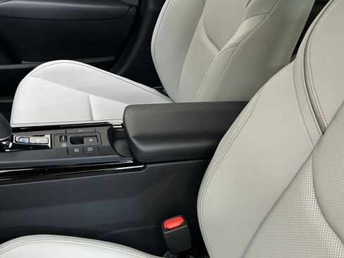 New 2026 Toyota Prius XLE image 18