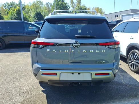 Certified 2025 Nissan Pathfinder Platinum w/ Cargo Package FWD image 3