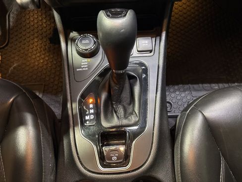 Used 2019 Jeep Cherokee Latitude Plus image 22