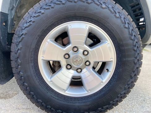 Used 2005 Toyota Tacoma PreRunner RWD image 12