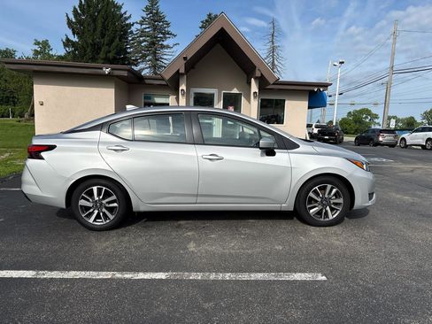 Used 2023 Nissan Versa SV FWD image 4
