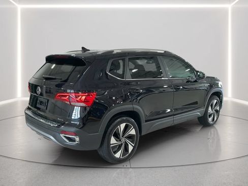 Used 2023 Volkswagen Taos SE w/ Panoramic Sunroof Package AWD/4WD image 6