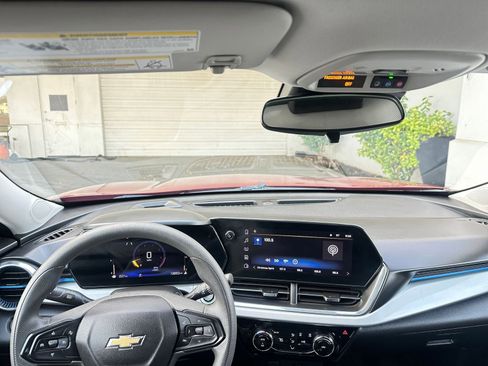 Used 2025 Chevrolet Trax LT image 33