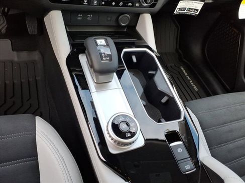 New 2025 Mitsubishi Outlander SE image 10