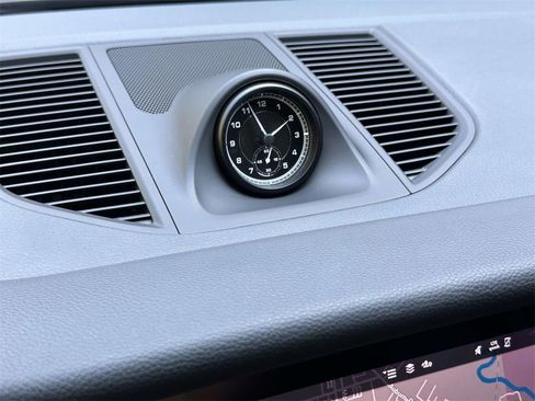 Used 2024 Porsche Macan image 23