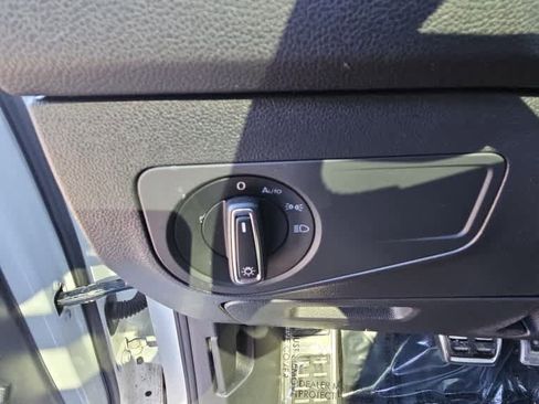 Used 2023 Volkswagen Tiguan SE R-Line image 16