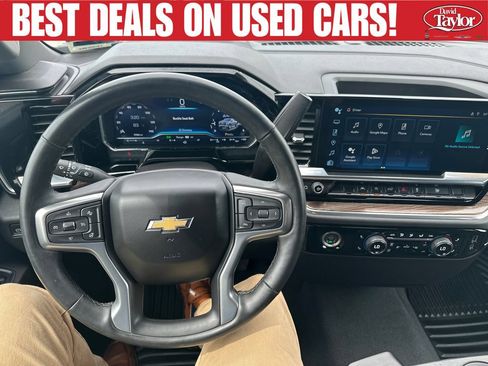 Used 2023 Chevrolet Silverado 1500 LT AWD/4WD image 16