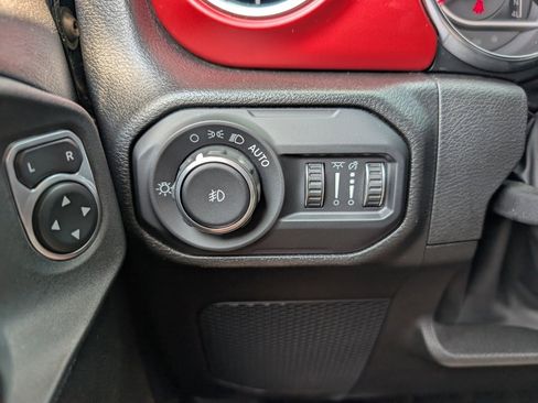 Used 2022 Jeep Wrangler Unlimited Rubicon image 37