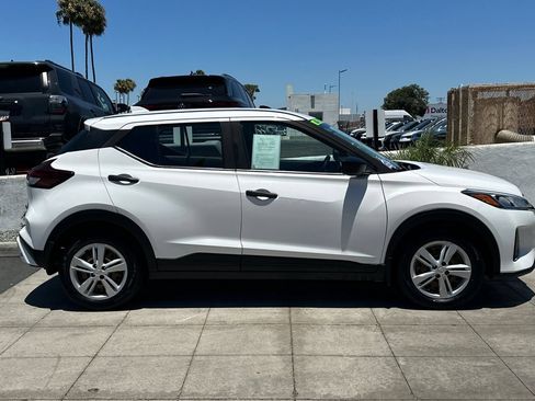 Used 2021 Nissan Kicks S FWD image 3