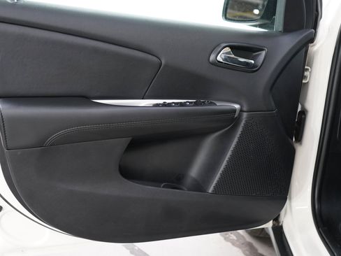 Used 2019 Dodge Journey SE w/ Blacktop Package FWD image 19