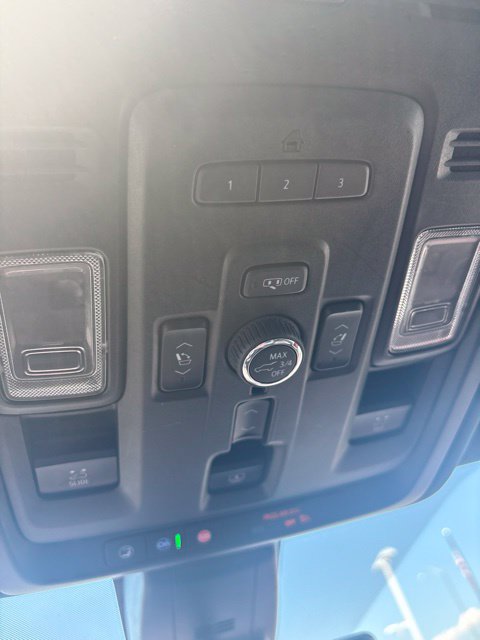 Used 2021 GMC Yukon Denali w/ Denali Ultimate Package AWD/4WD image 26