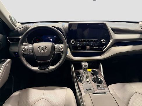 Used 2021 Toyota Highlander Platinum FWD image 20