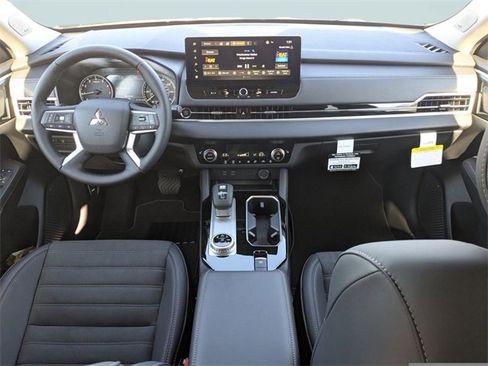 New 2026 Mitsubishi Outlander SE image 14