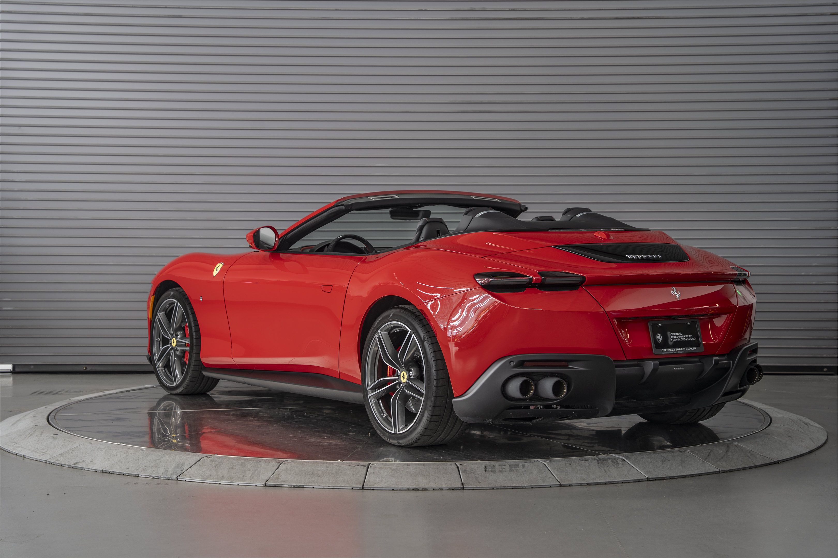 Used 2026 Ferrari Roma Spider RWD image 3