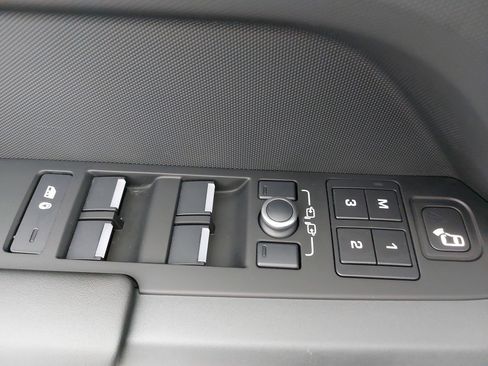 Used 2021 Land Rover Defender 110 X-Dynamic HSE image 29